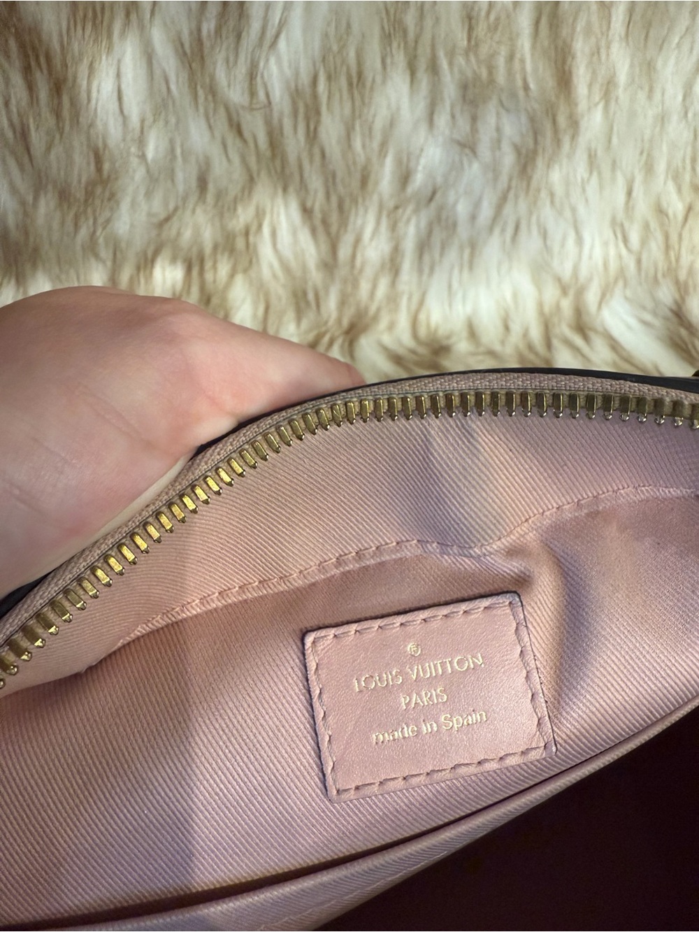 ✨ Louis Vuitton Saintonge Monogram Crossbody Bag – Rose Ballerine / Pink Trim ✨ - Picture 9 of 11